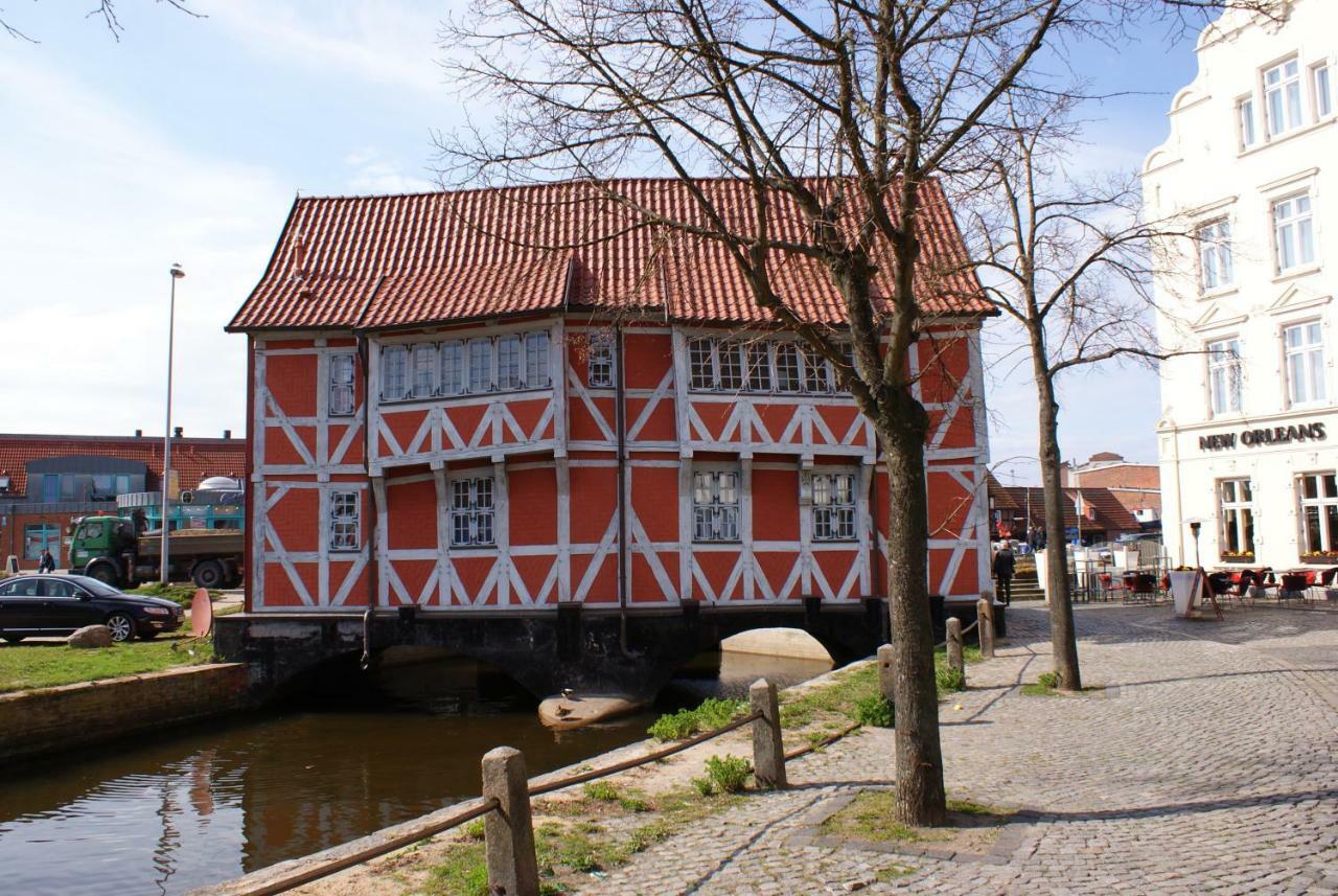 Stadtvilla Bruegemann Mit Terrasse & Parkplatz - Abc136 By AbcWißmar Extérieur photo