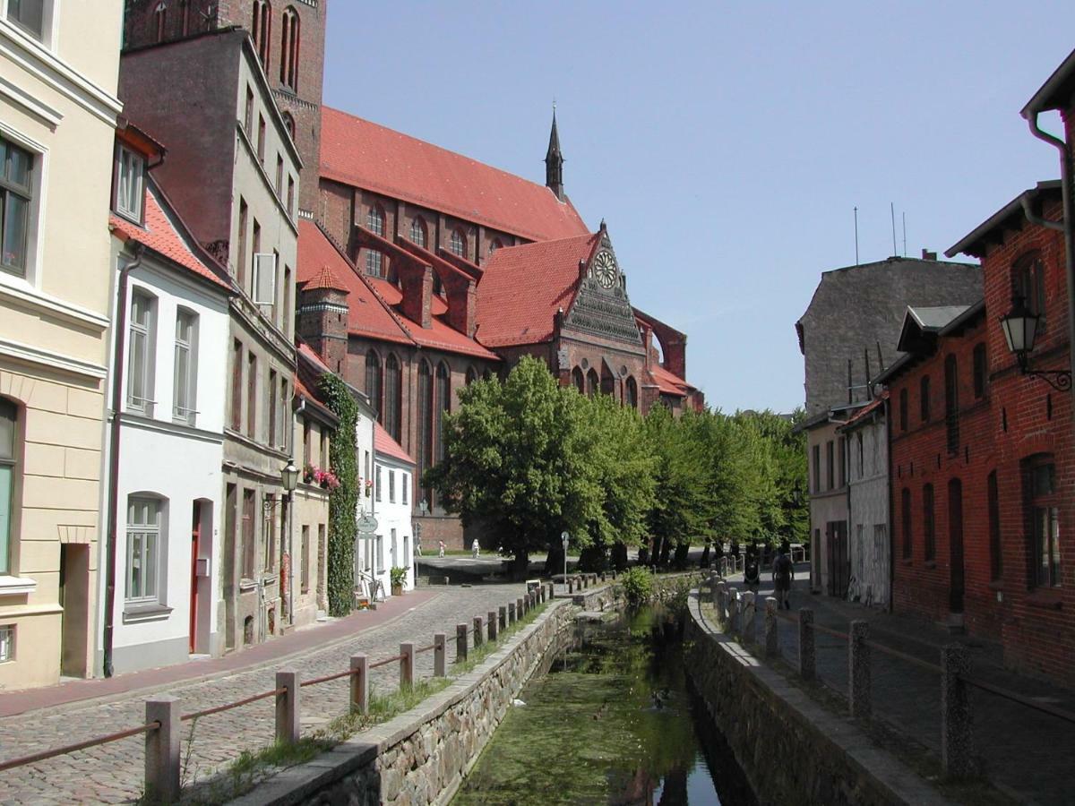 Stadtvilla Bruegemann Mit Terrasse & Parkplatz - Abc136 By AbcWißmar Extérieur photo