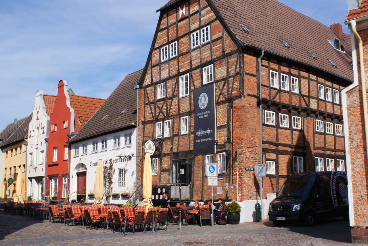 Stadtvilla Bruegemann Mit Terrasse & Parkplatz - Abc136 By AbcWißmar Extérieur photo