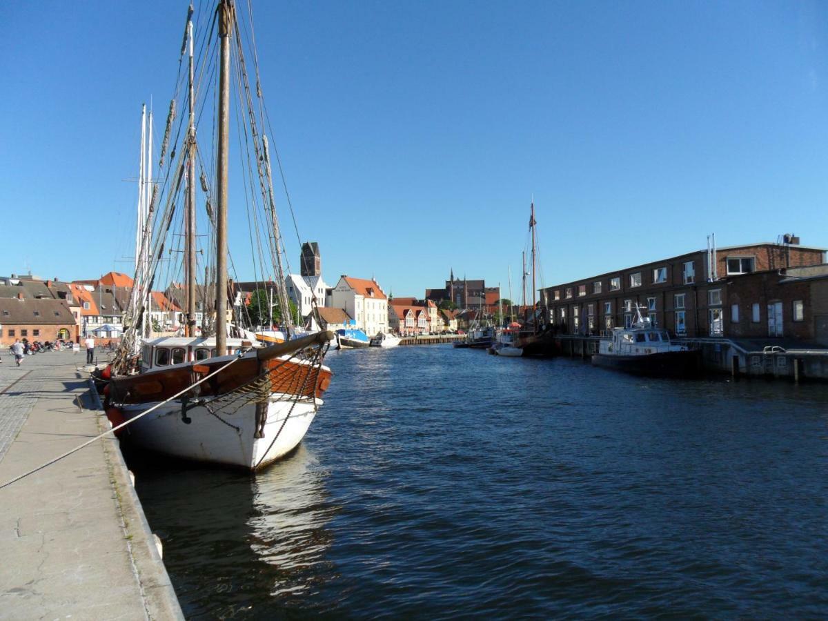 Stadtvilla Bruegemann Mit Terrasse & Parkplatz - Abc136 By AbcWißmar Extérieur photo