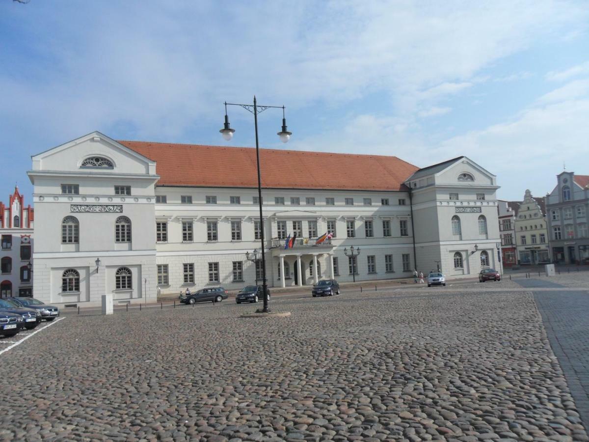 Stadtvilla Bruegemann Mit Terrasse & Parkplatz - Abc136 By AbcWißmar Extérieur photo